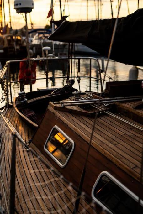 סן מיגל דה אבונה The Captains Locker - 30Ft Yacht מראה חיצוני תמונה