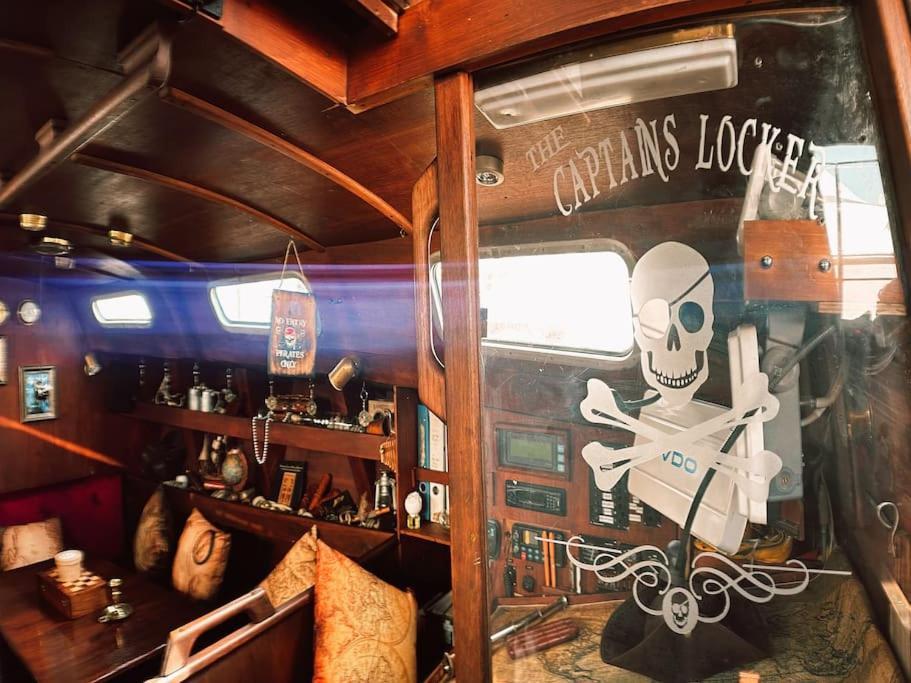 סן מיגל דה אבונה The Captains Locker - 30Ft Yacht מראה חיצוני תמונה