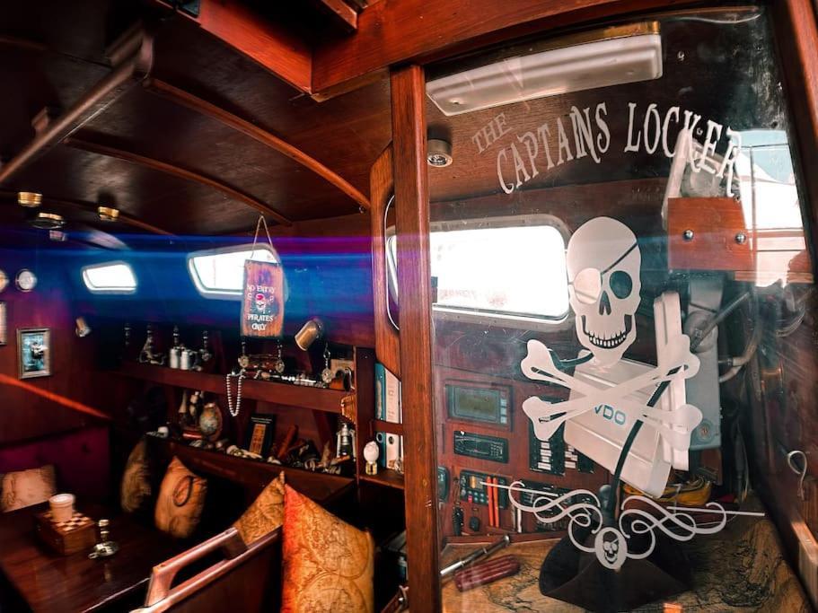 סן מיגל דה אבונה The Captains Locker - 30Ft Yacht מראה חיצוני תמונה