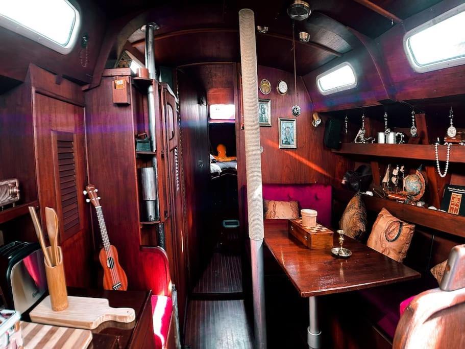 סן מיגל דה אבונה The Captains Locker - 30Ft Yacht מראה חיצוני תמונה