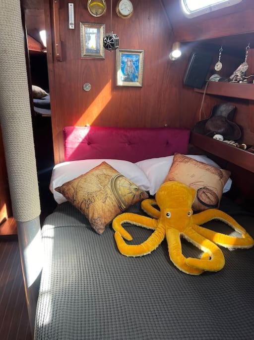 סן מיגל דה אבונה The Captains Locker - 30Ft Yacht מראה חיצוני תמונה