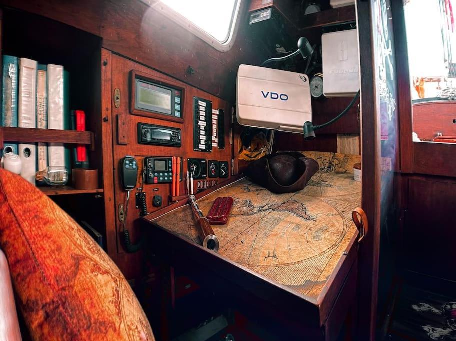 סן מיגל דה אבונה The Captains Locker - 30Ft Yacht מראה חיצוני תמונה